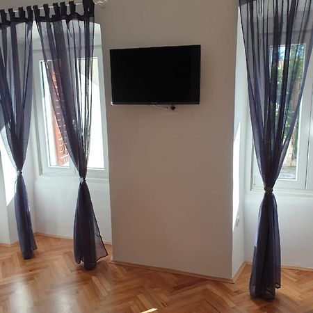 Apartman P-E Pula Luaran gambar