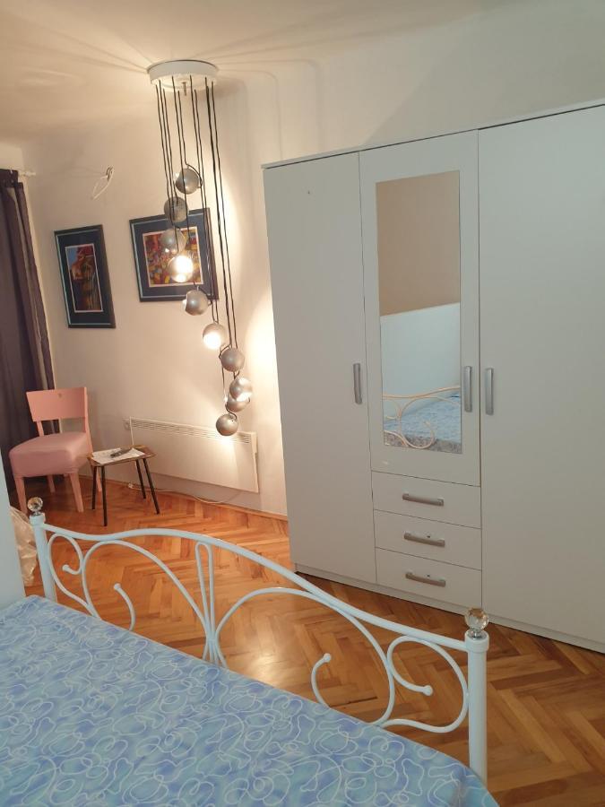 Apartman P-E Pula Luaran gambar